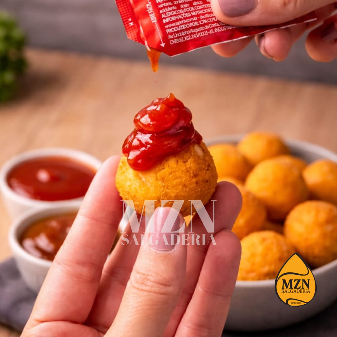 Coxinha de Frango artesanal MZN Salgaderia